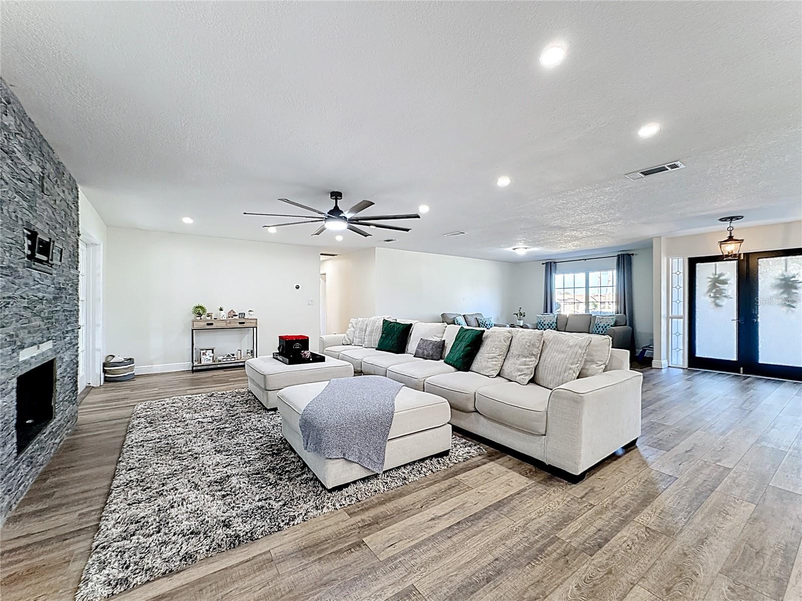 Image 12 of 67 For 1000 Errol Parkway