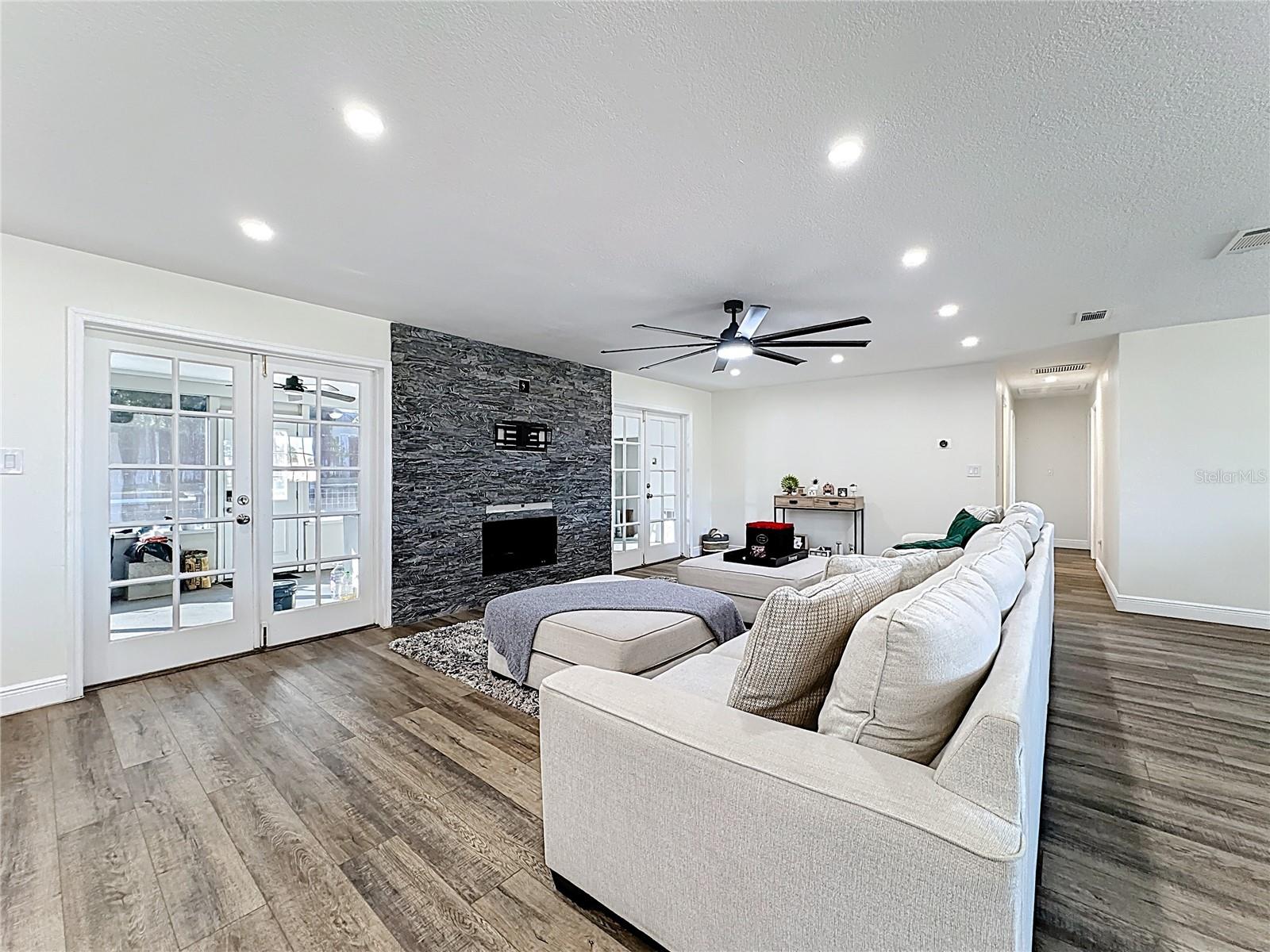 Image 13 of 67 For 1000 Errol Parkway