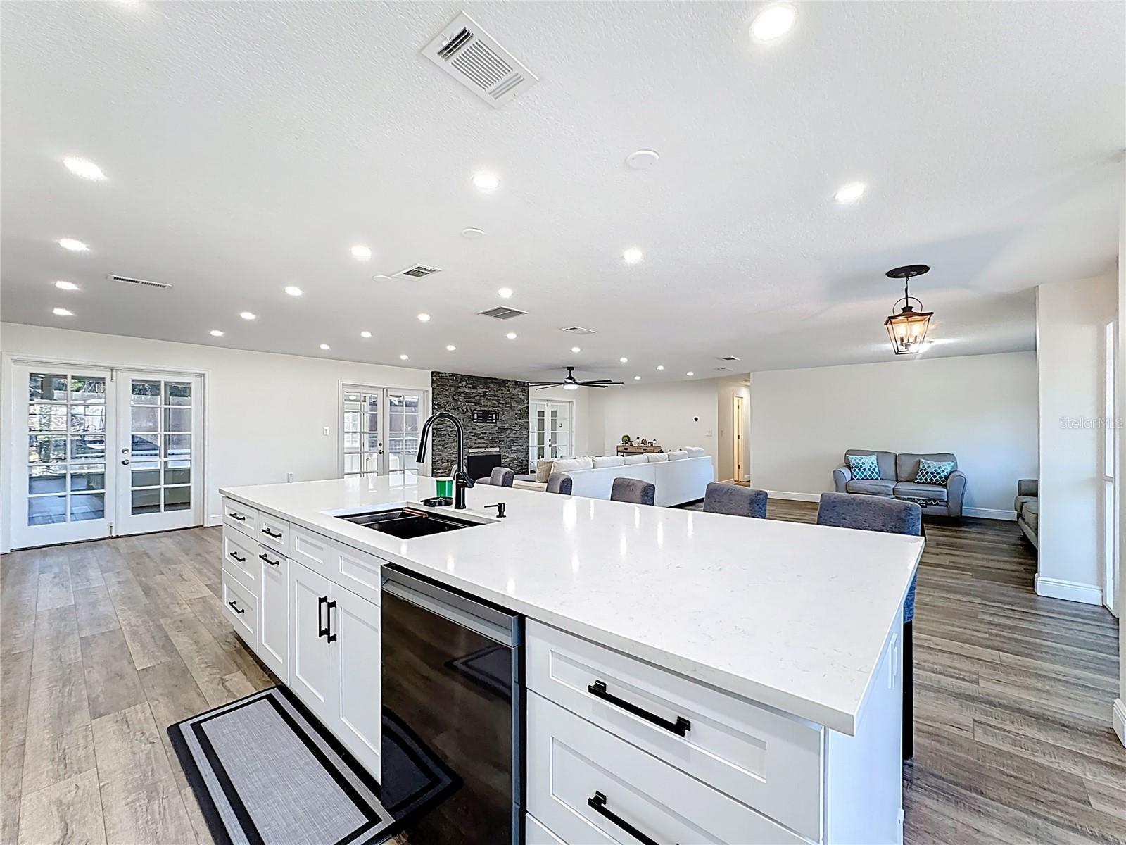 Image 17 of 67 For 1000 Errol Parkway