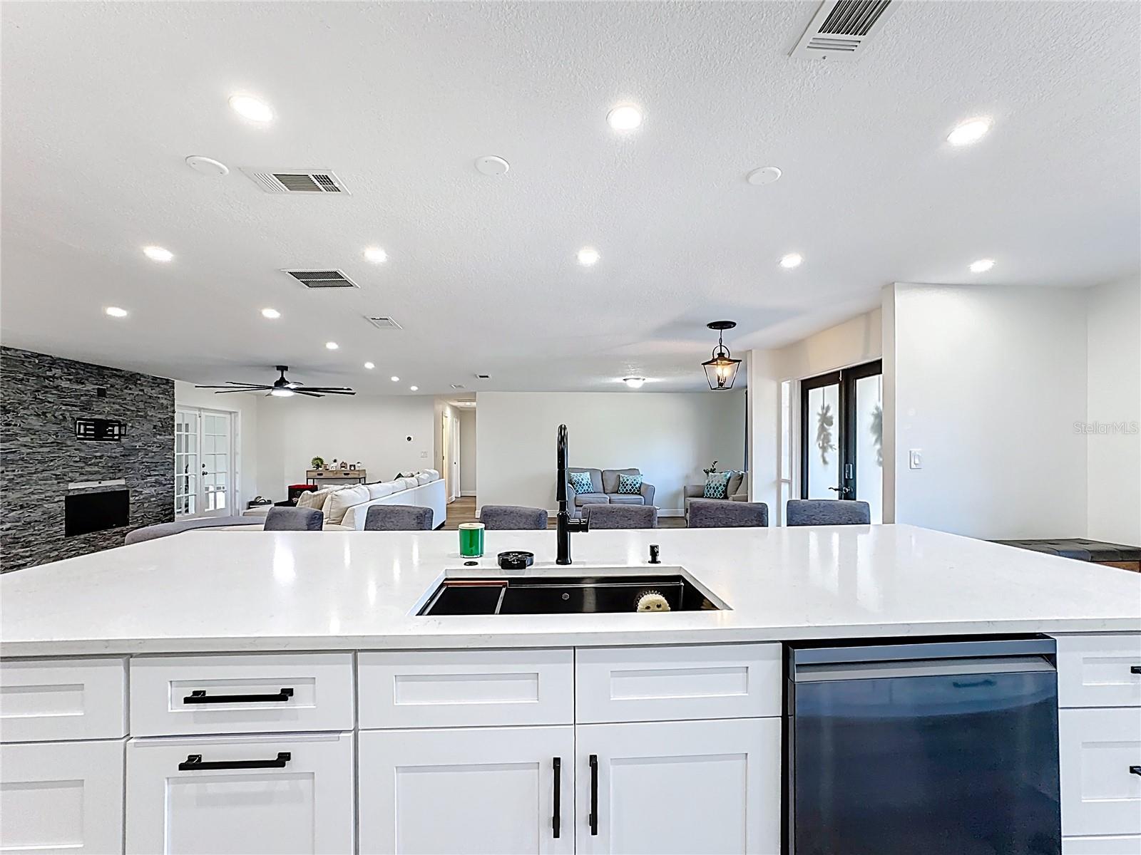 Image 23 of 67 For 1000 Errol Parkway