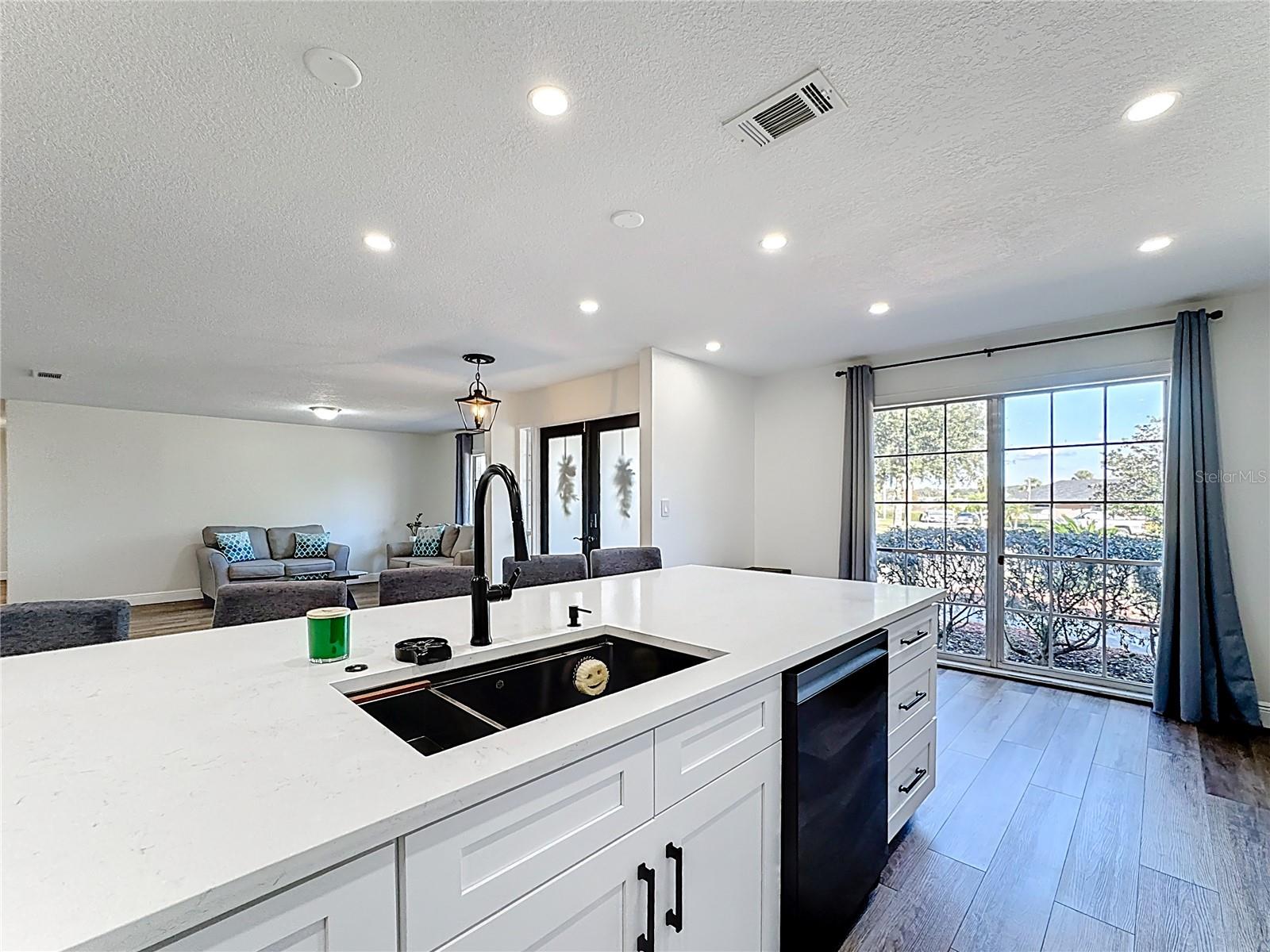 Image 24 of 67 For 1000 Errol Parkway