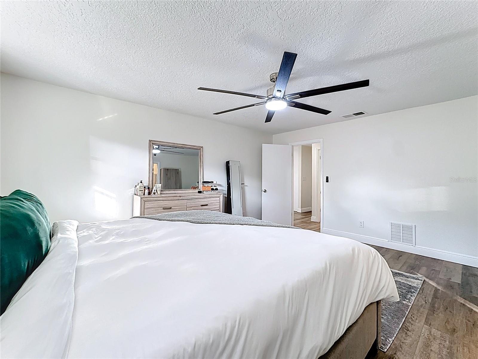 Image 32 of 67 For 1000 Errol Parkway