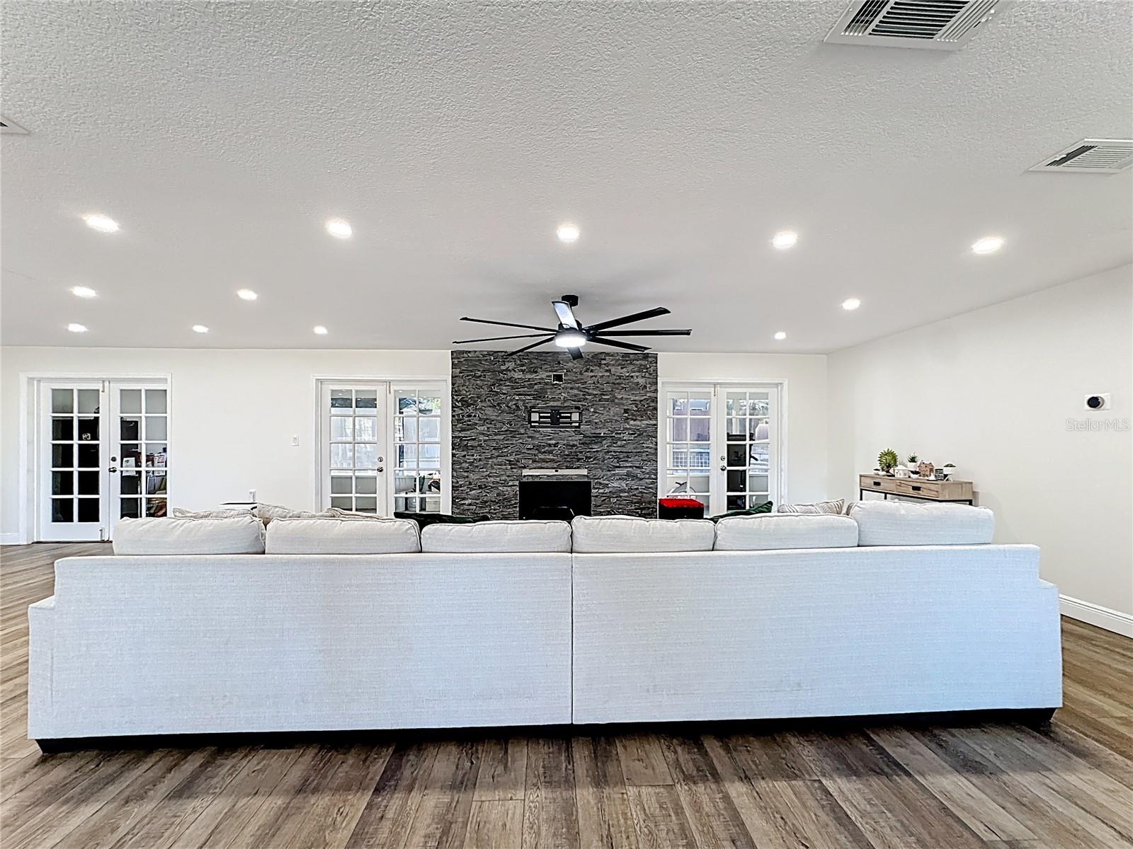 Image 8 of 67 For 1000 Errol Parkway