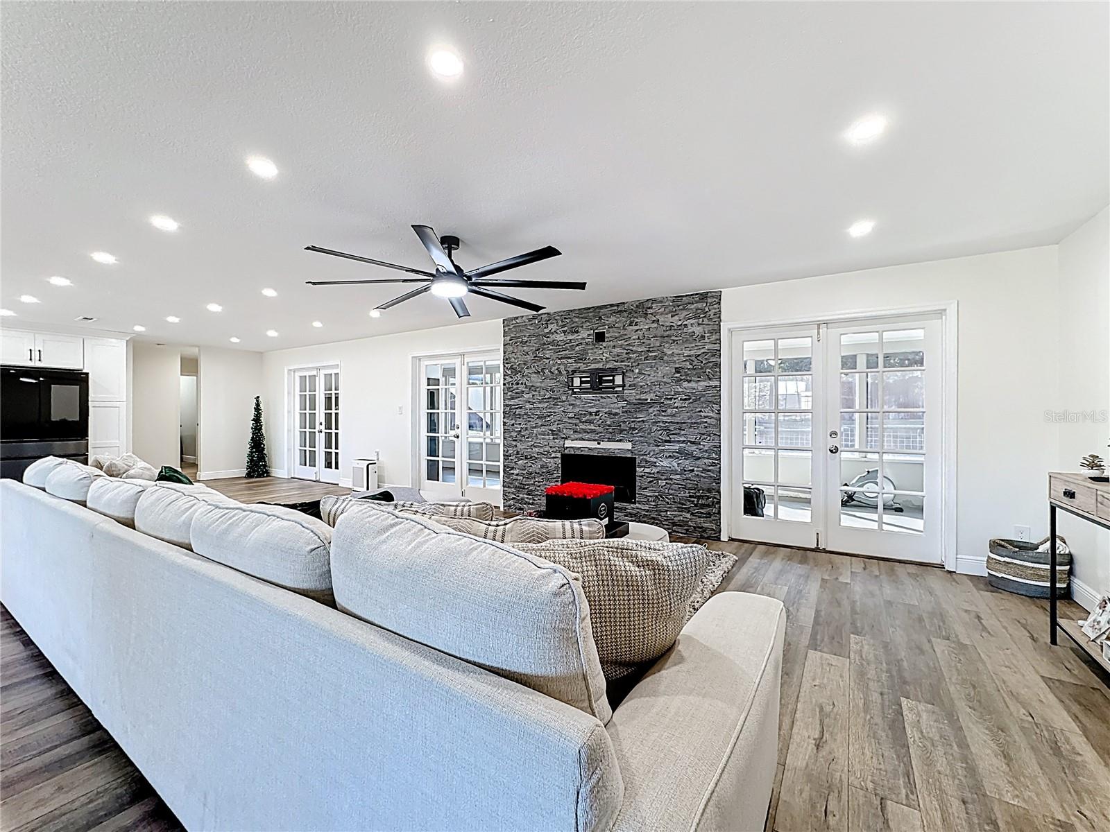 Image 9 of 67 For 1000 Errol Parkway