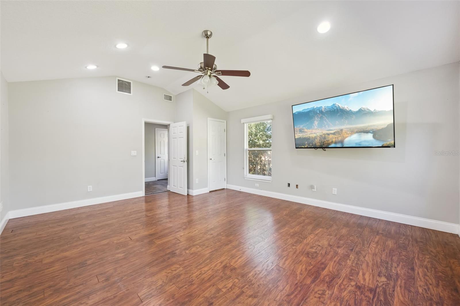 Image 10 of 20 For 111 Pineapple Court