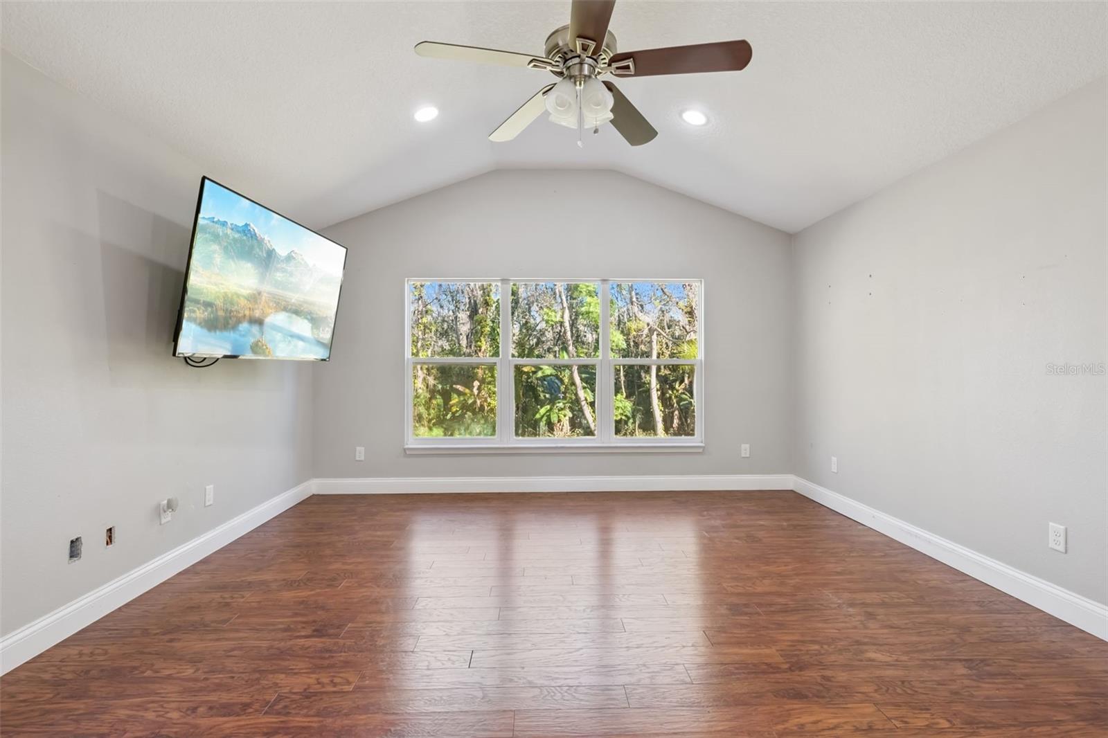 Image 11 of 20 For 111 Pineapple Court