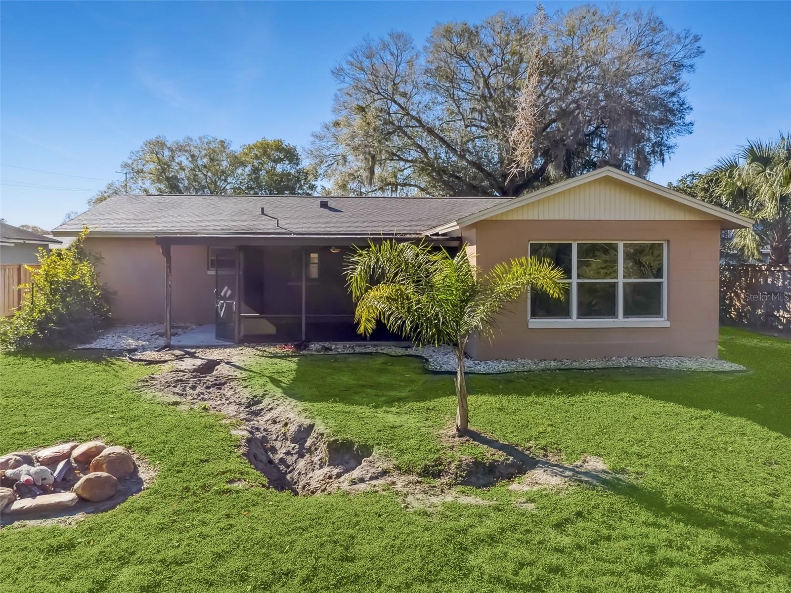 Image 19 of 20 For 111 Pineapple Court