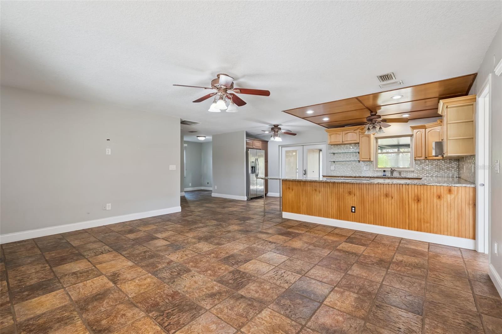 Image 4 of 20 For 111 Pineapple Court