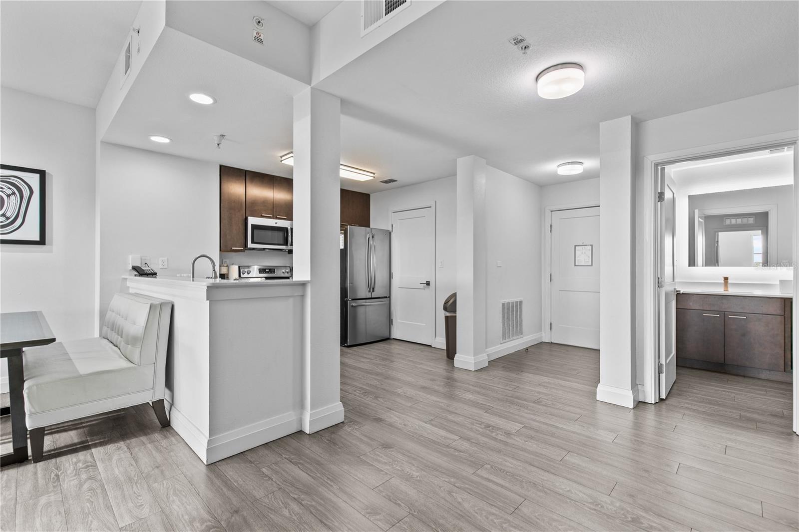 Image 18 of 26 For 14501 Grove Resort Avenue 3619