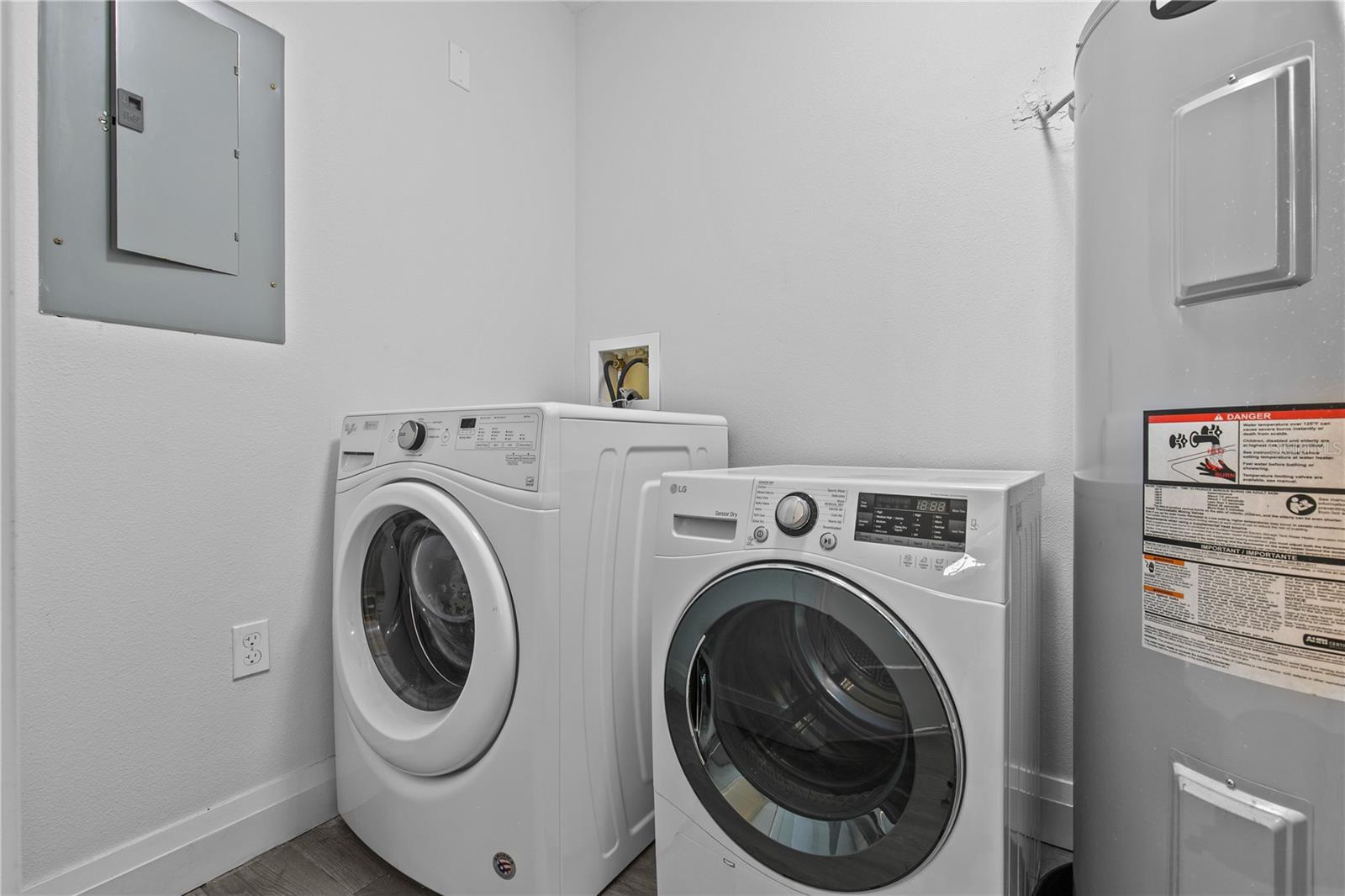 Image 21 of 26 For 14501 Grove Resort Avenue 3619