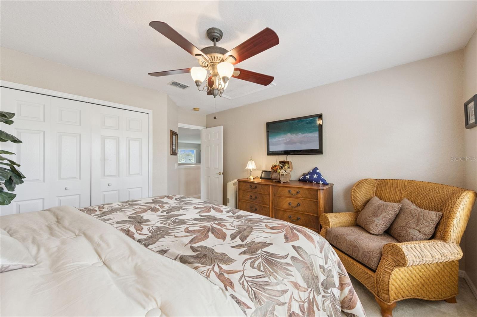 Image 17 of 35 For 393 Lake Amberleigh Drive