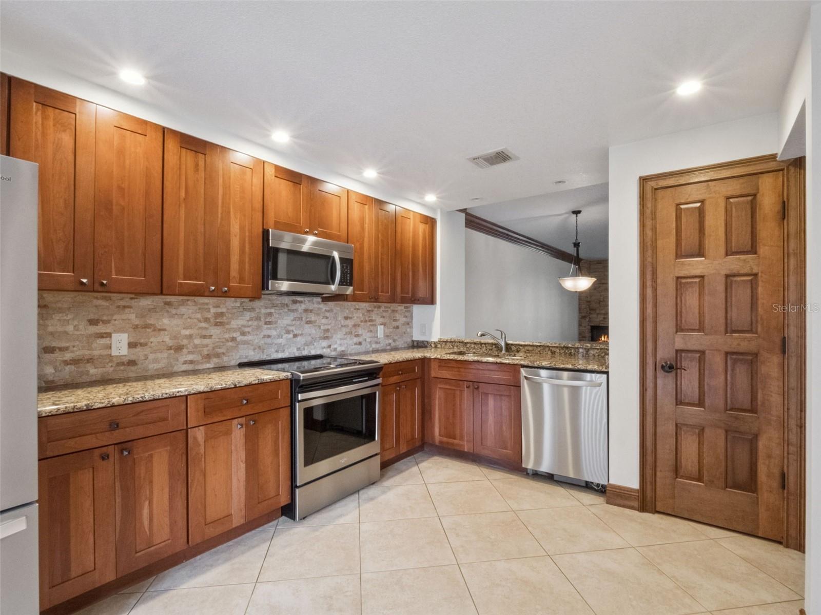 Image 11 of 43 For 1055 Kensington Park Drive 710