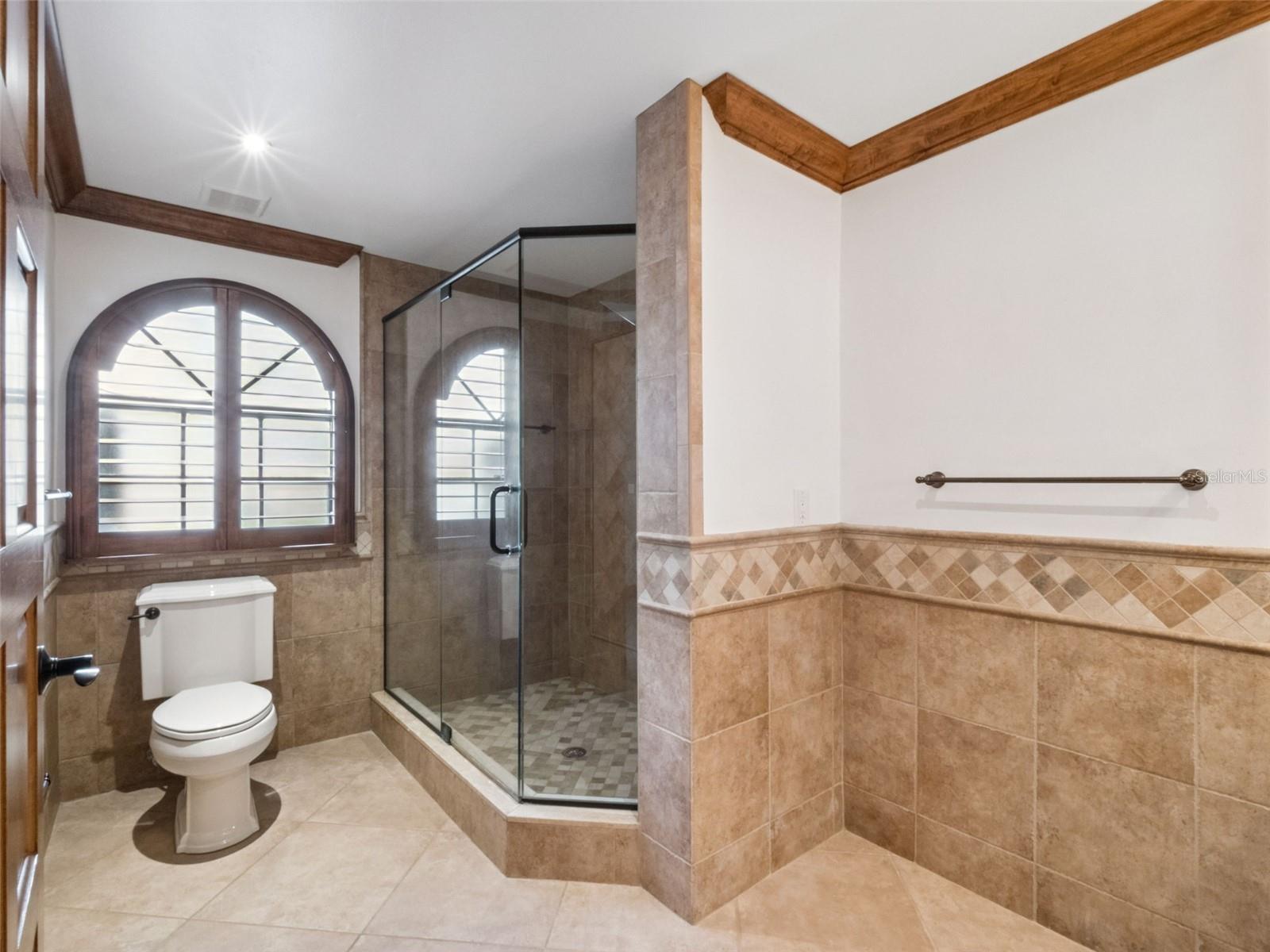 Image 15 of 43 For 1055 Kensington Park Drive 710