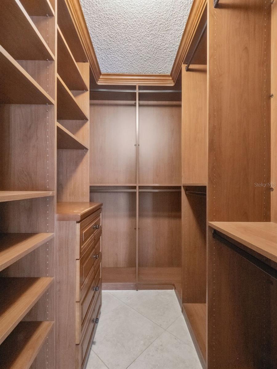 Image 18 of 43 For 1055 Kensington Park Drive 710