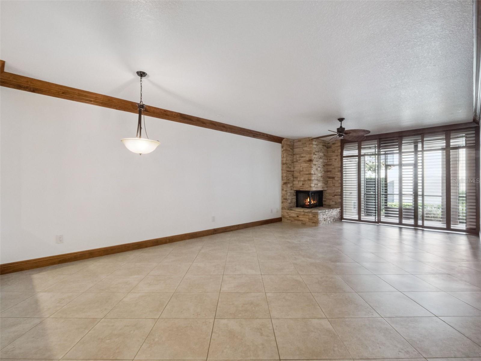 Image 5 of 43 For 1055 Kensington Park Drive 710