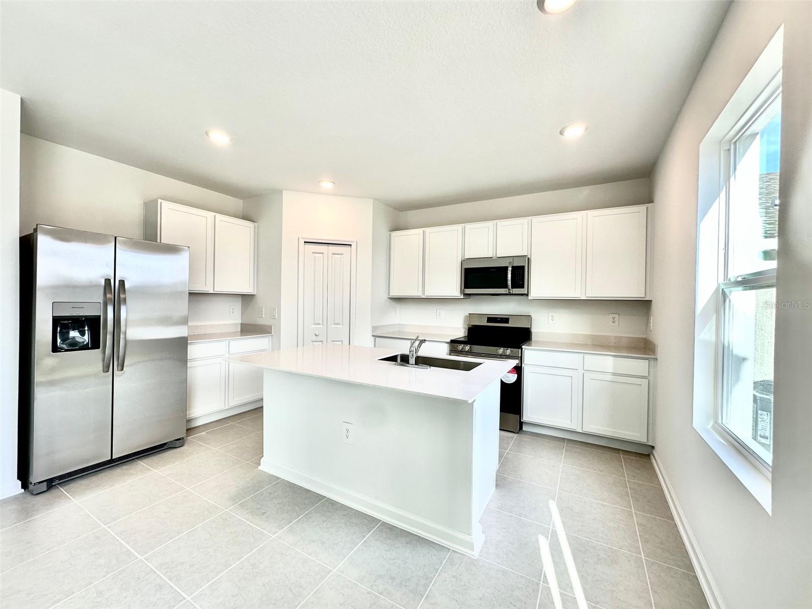 Image 4 of 24 For 1029 Harold Pass