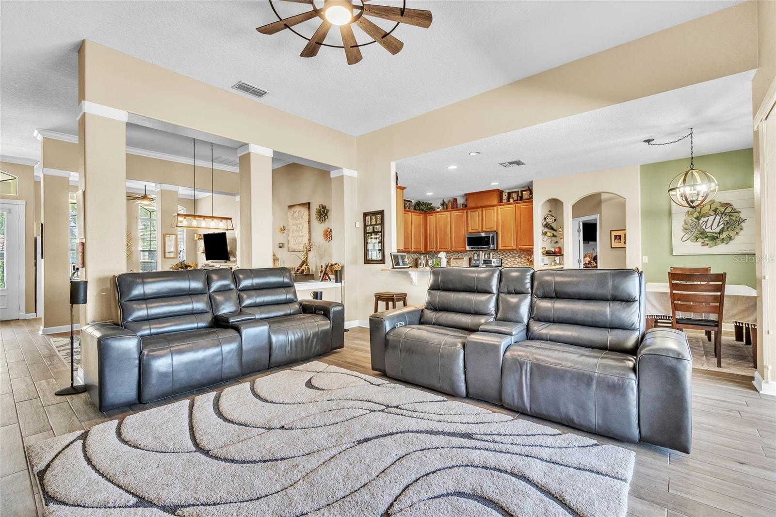 Image 13 of 43 For 9957 Oak Quarry Drive