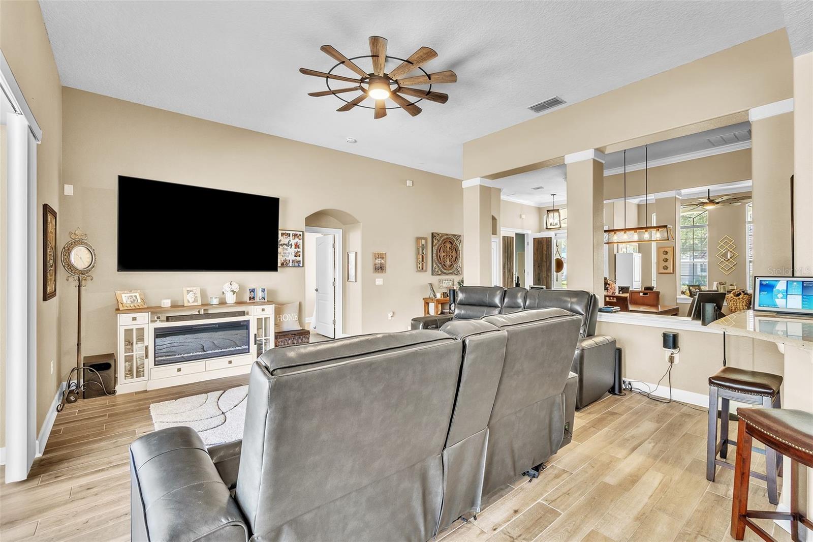 Image 15 of 43 For 9957 Oak Quarry Drive