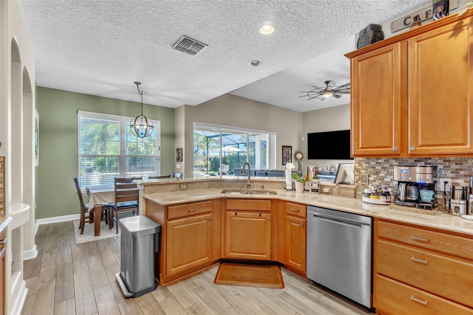 Image 21 of 43 For 9957 Oak Quarry Drive