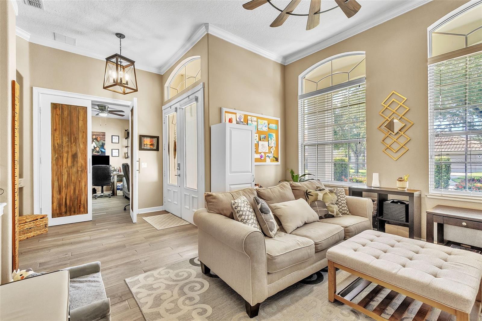 Image 5 of 43 For 9957 Oak Quarry Drive