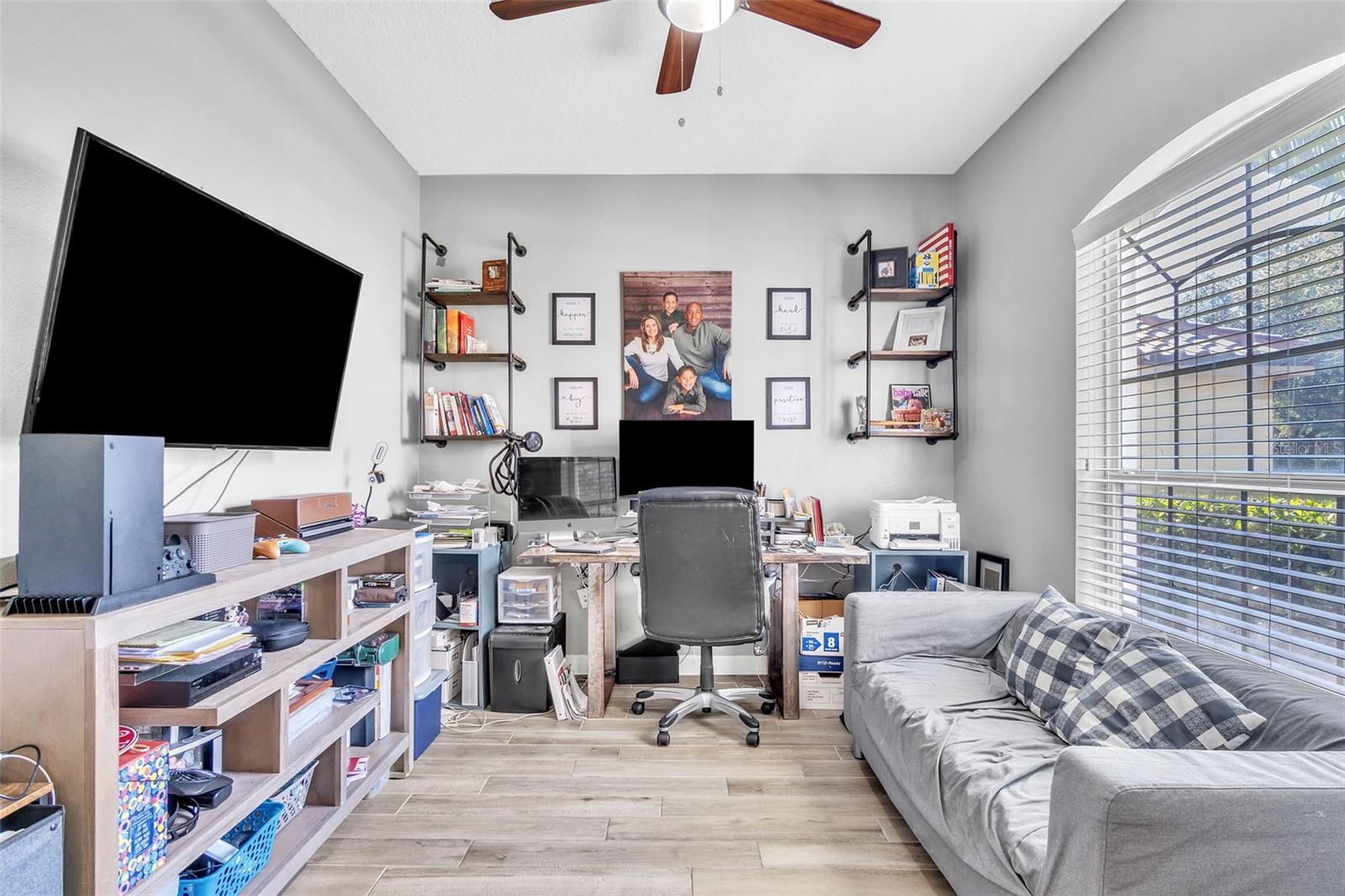 Image 7 of 43 For 9957 Oak Quarry Drive