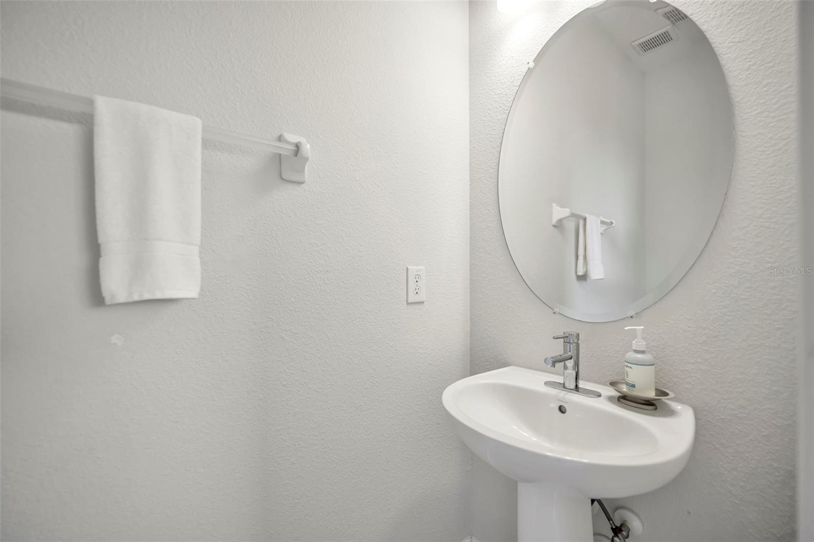 Image 35 of 56 For 7744 Fairfax Drive