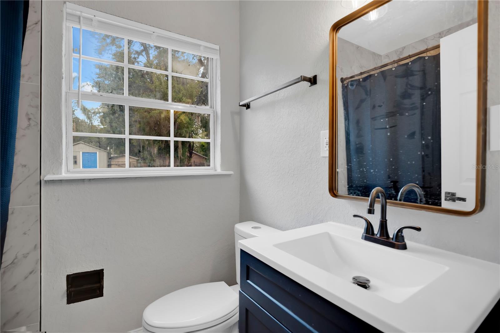 Image 10 of 24 For 911 Indiana Street