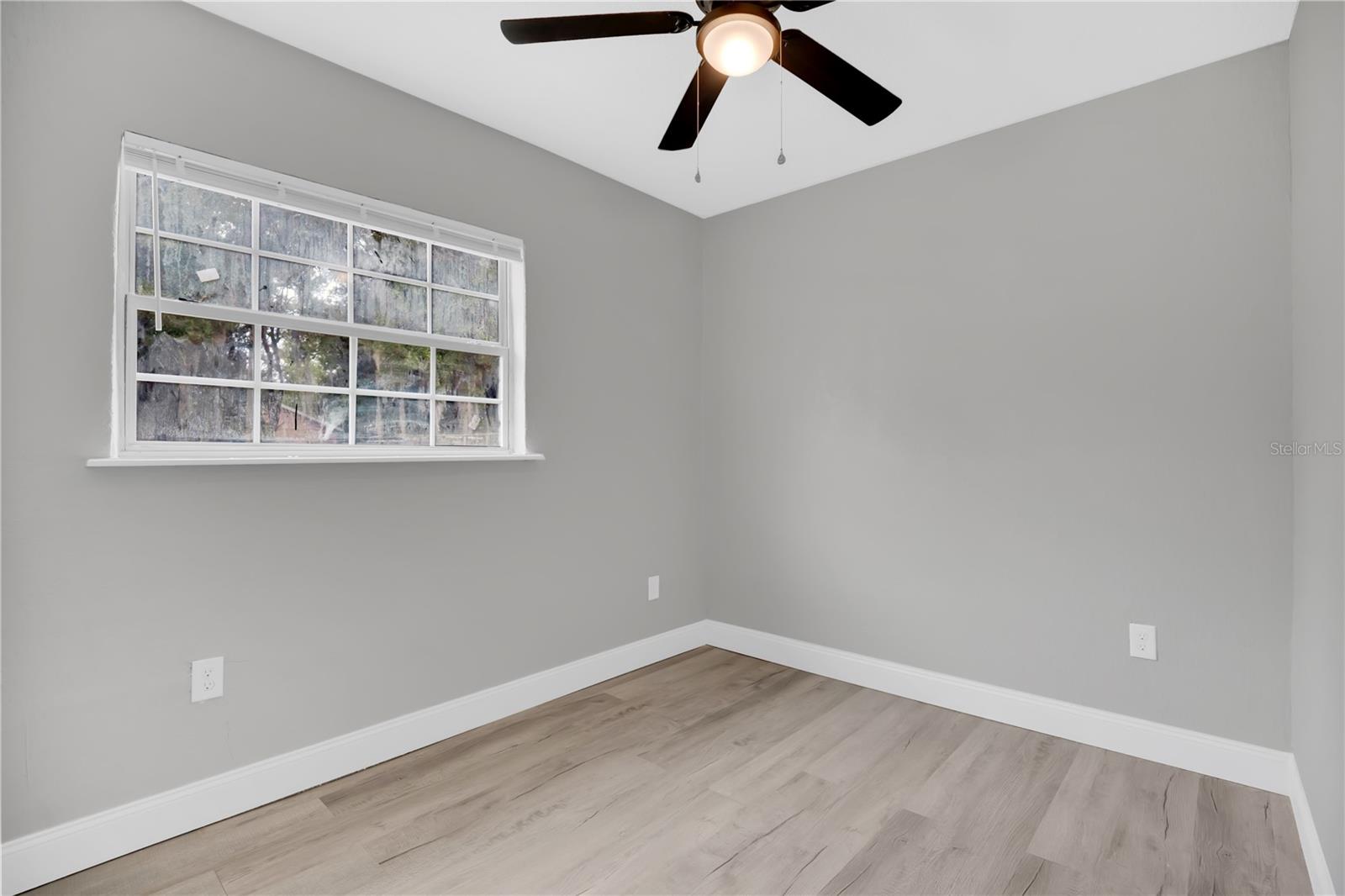 Image 11 of 24 For 911 Indiana Street