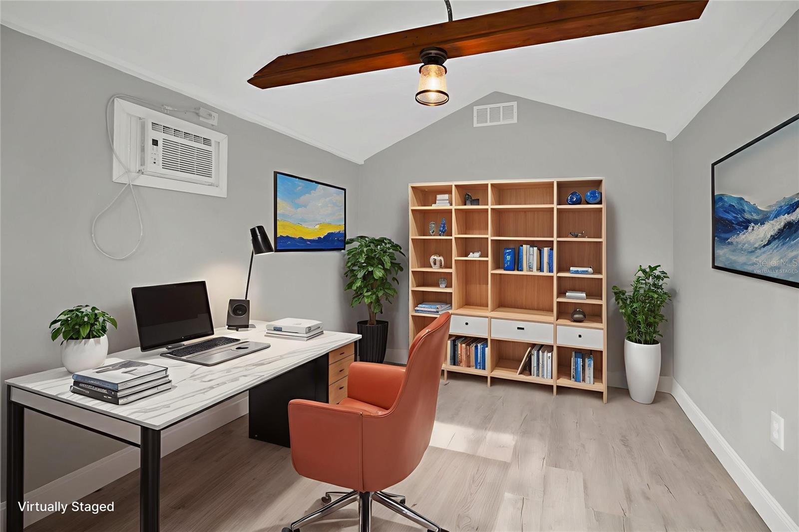 Image 16 of 24 For 911 Indiana Street