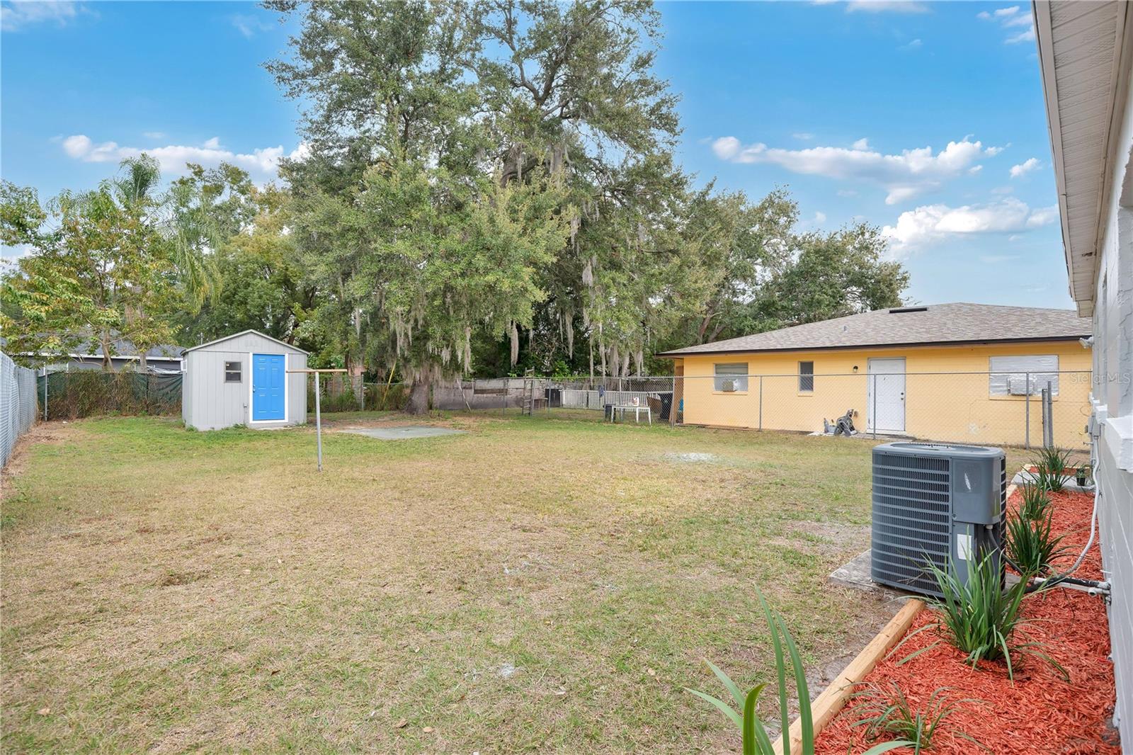 Image 19 of 24 For 911 Indiana Street