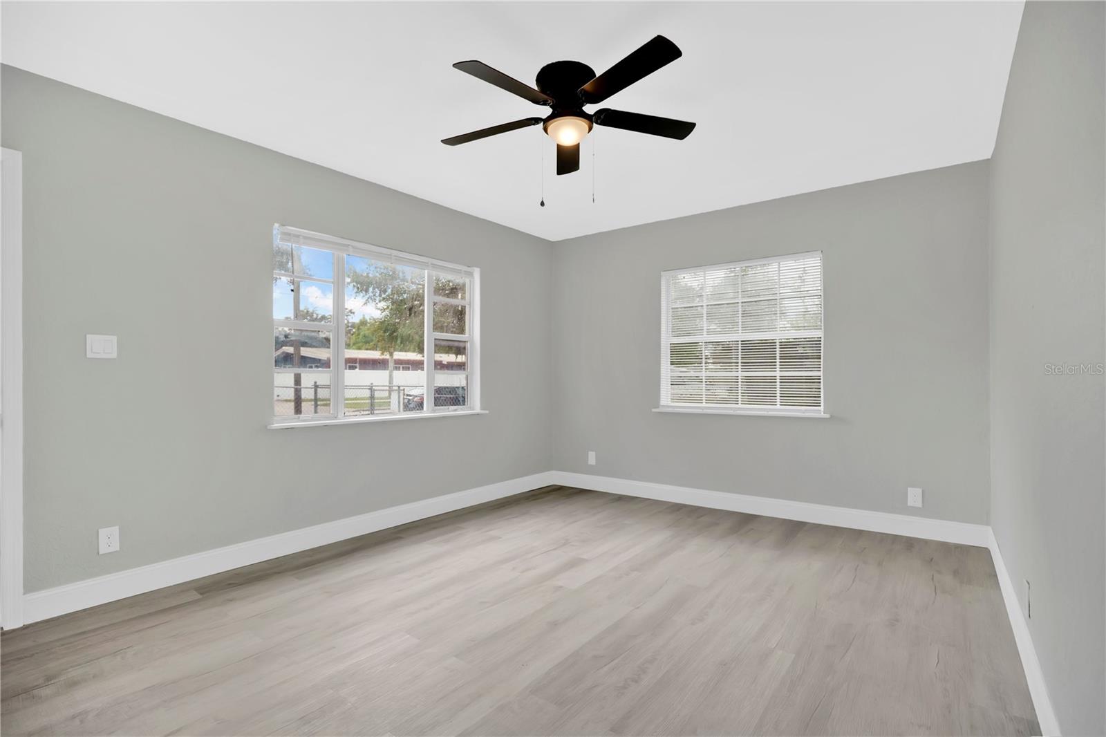 Image 4 of 24 For 911 Indiana Street