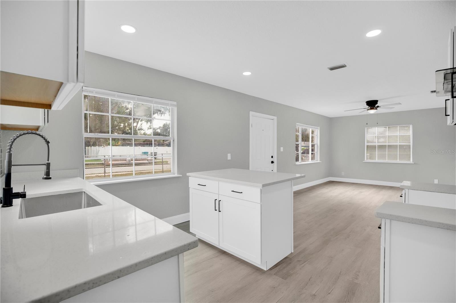 Image 6 of 24 For 911 Indiana Street