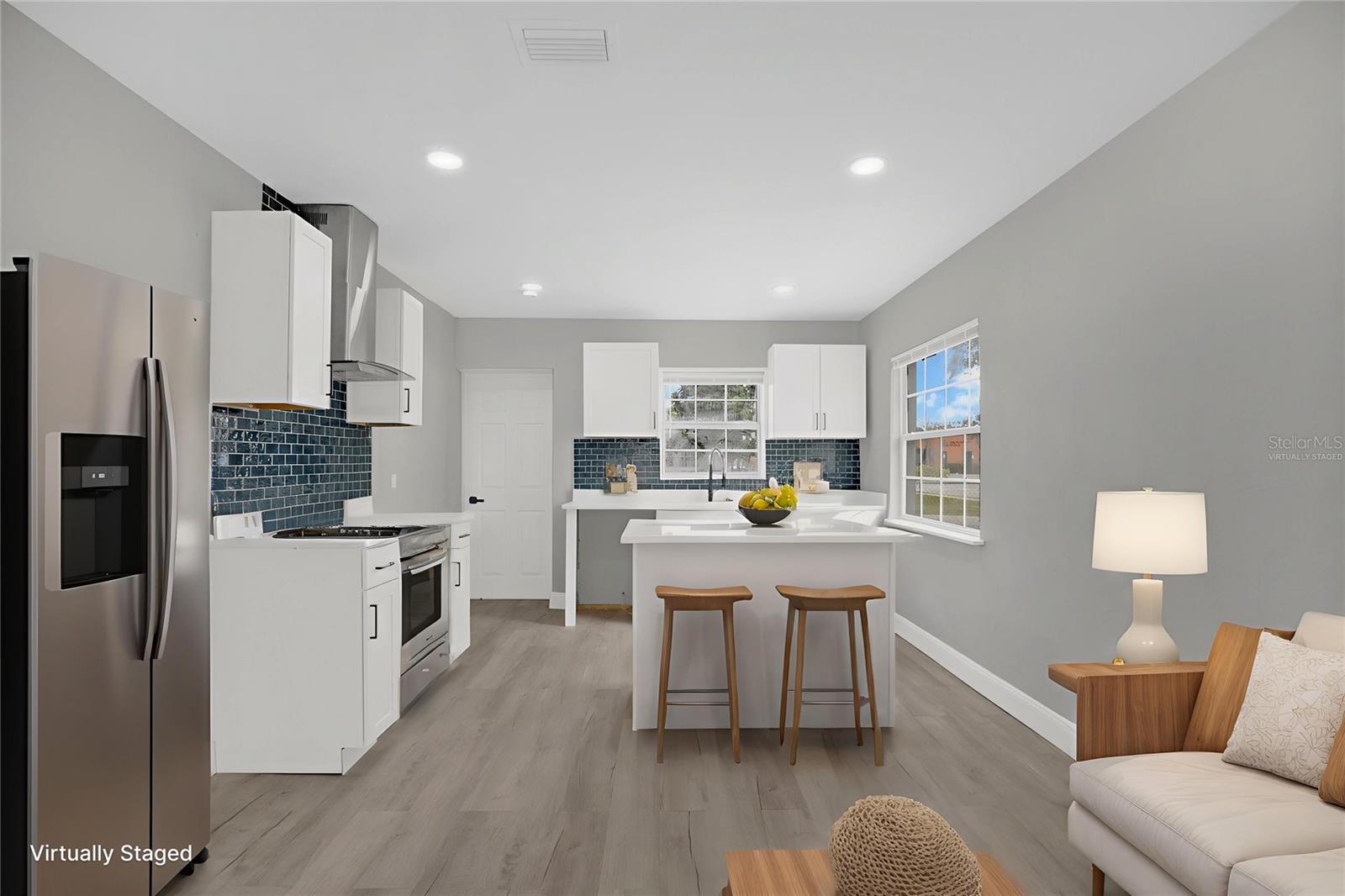 Image 8 of 24 For 911 Indiana Street