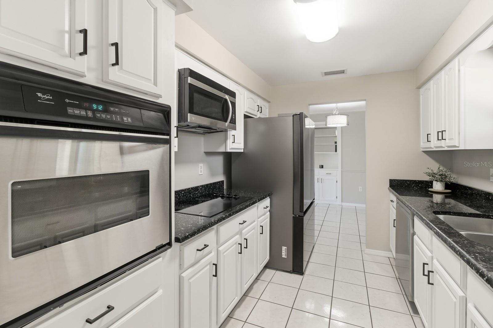 Listing photo id 10 for 1411 Crest Drive