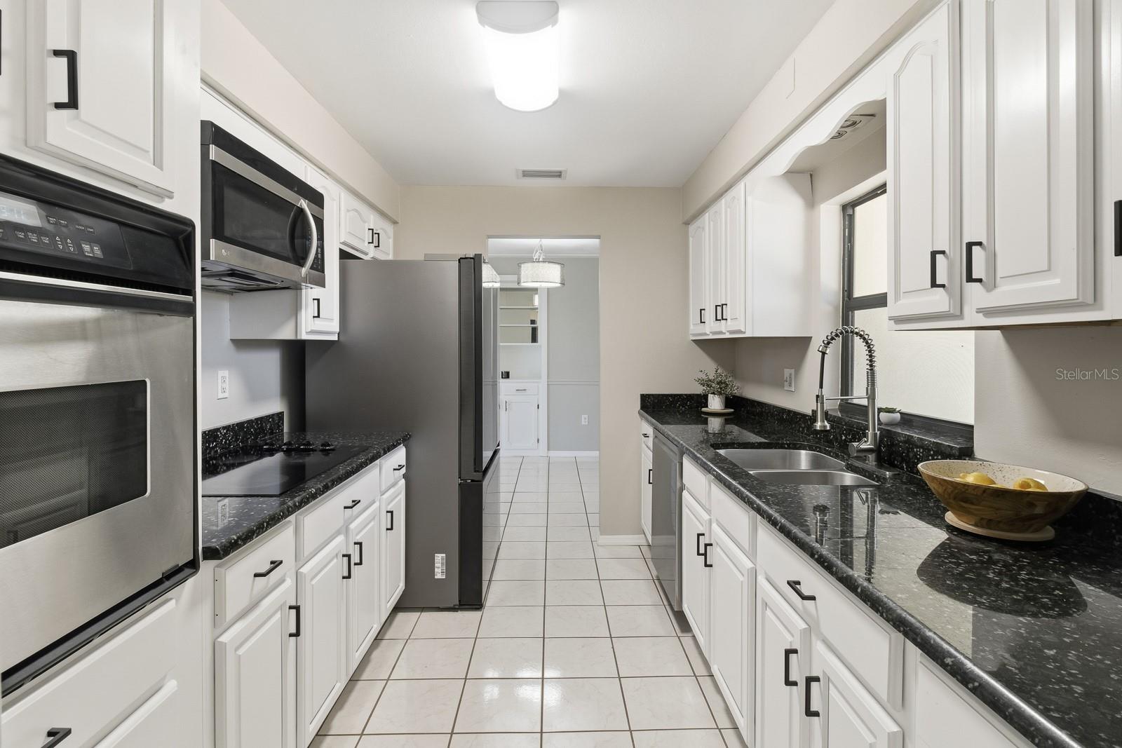 Listing photo id 11 for 1411 Crest Drive