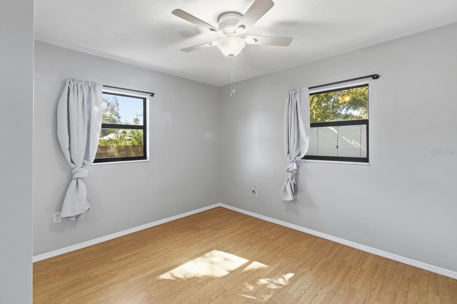 Listing photo id 14 for 1411 Crest Drive