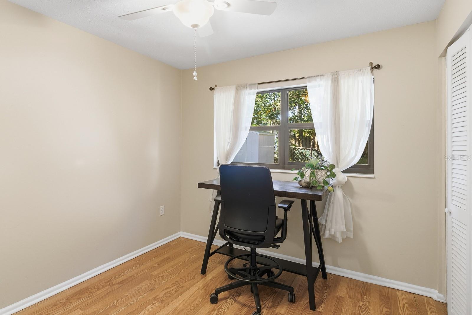 Listing photo id 15 for 1411 Crest Drive