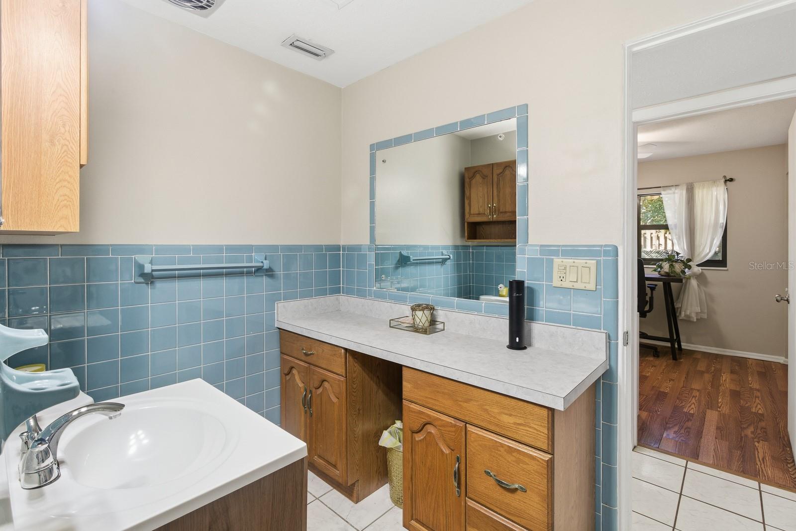 Listing photo id 16 for 1411 Crest Drive