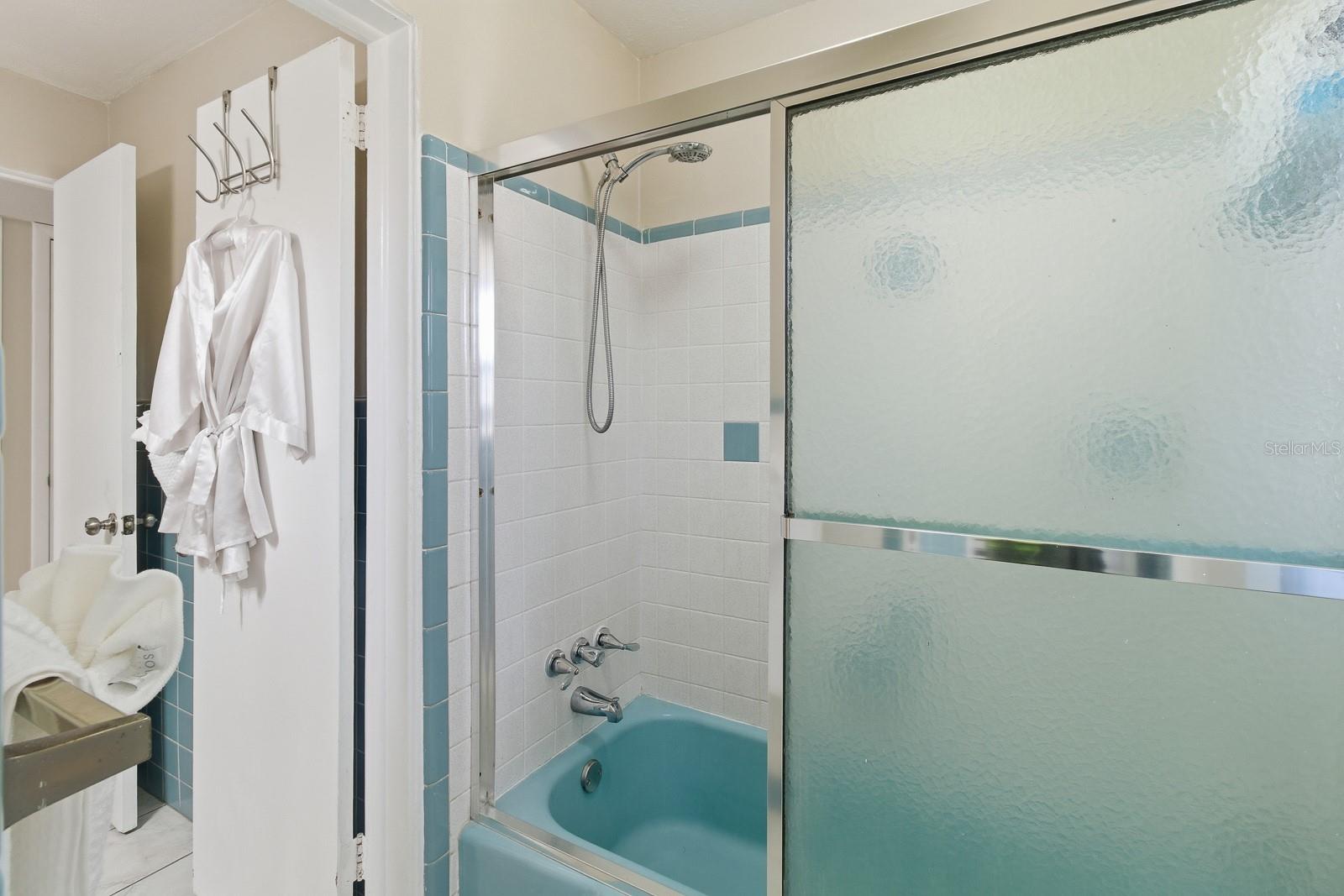 Listing photo id 17 for 1411 Crest Drive