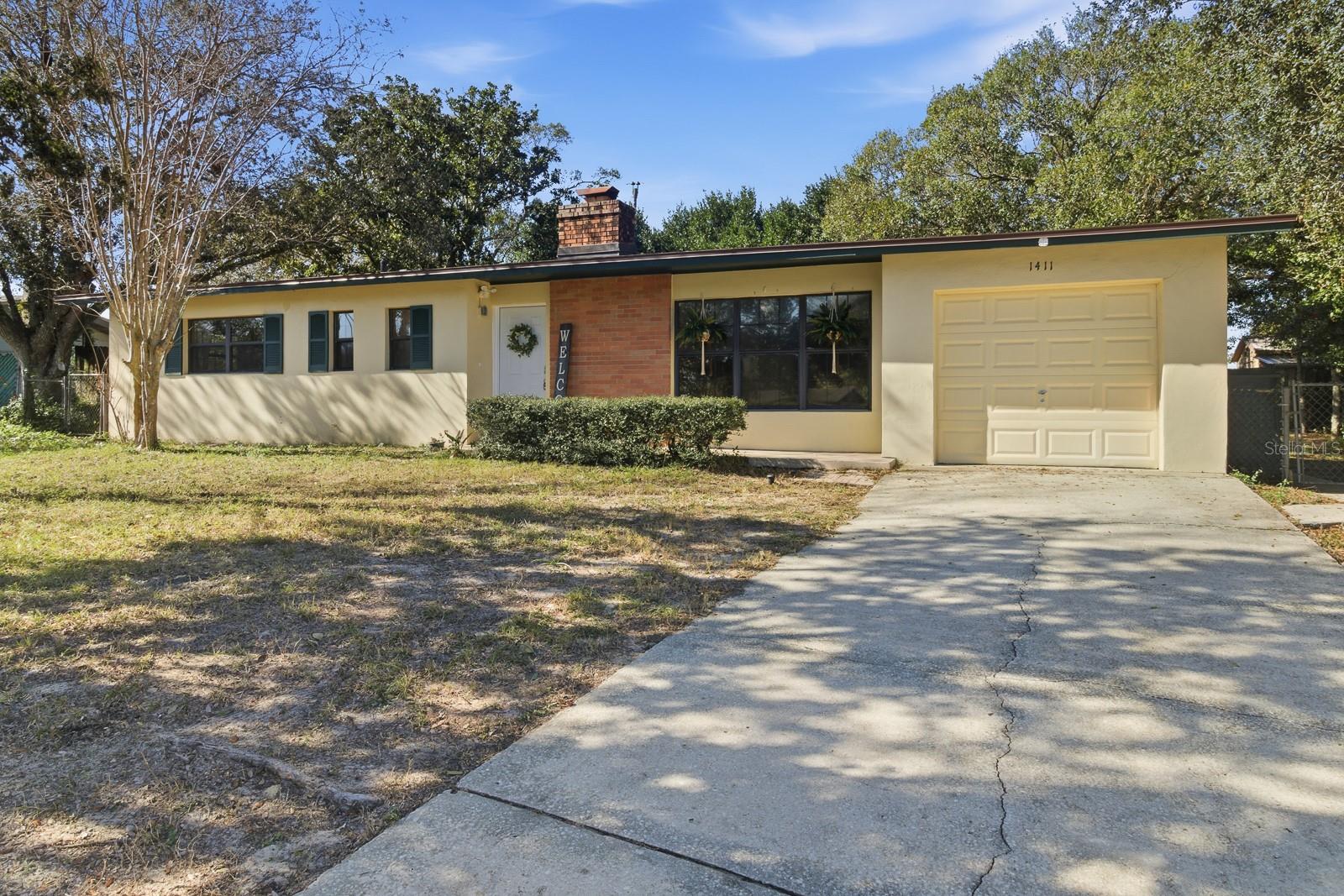 Listing photo id 0 for 1411 Crest Drive