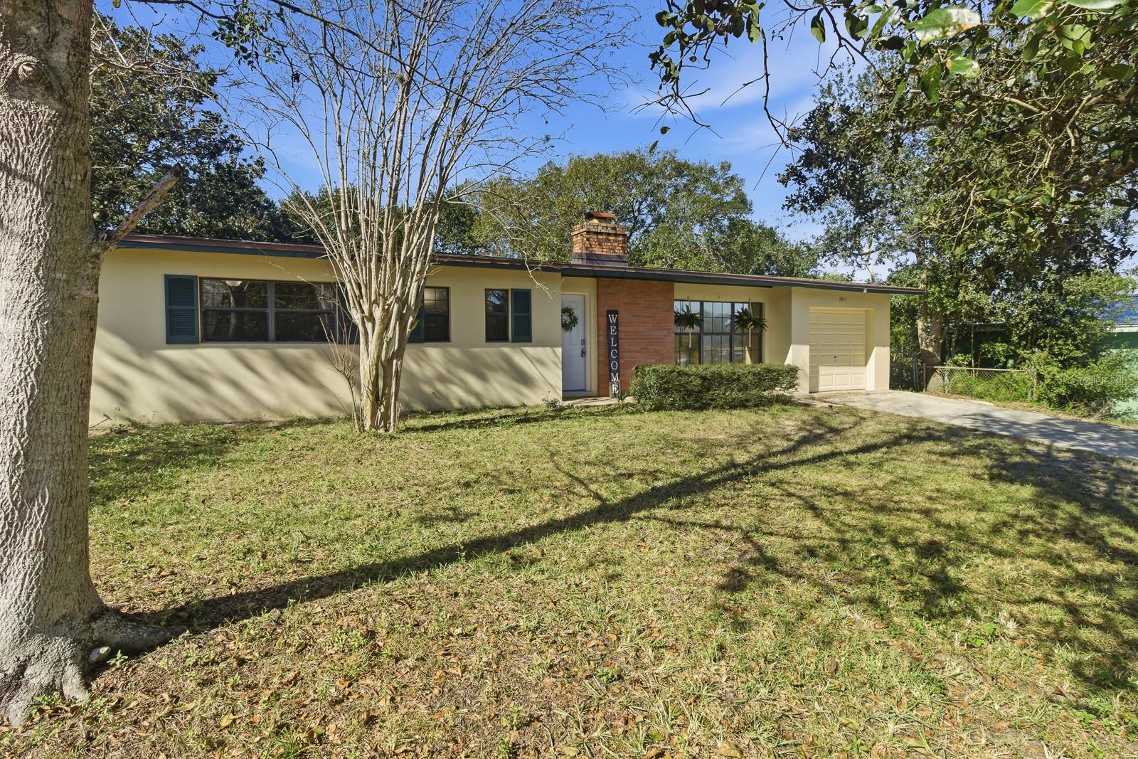 Listing photo id 1 for 1411 Crest Drive