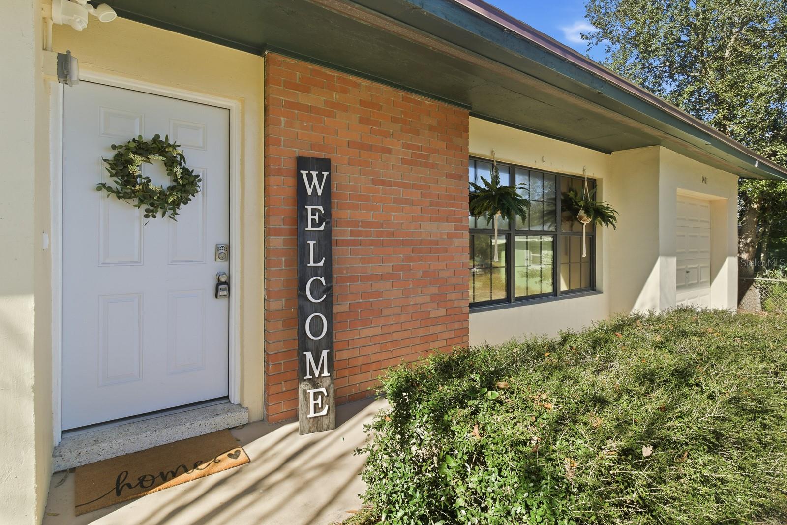 Listing photo id 2 for 1411 Crest Drive