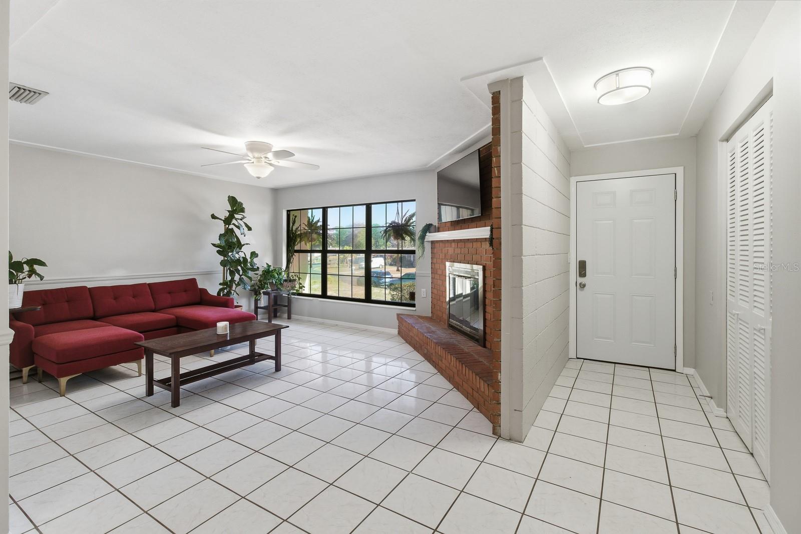 Listing photo id 4 for 1411 Crest Drive