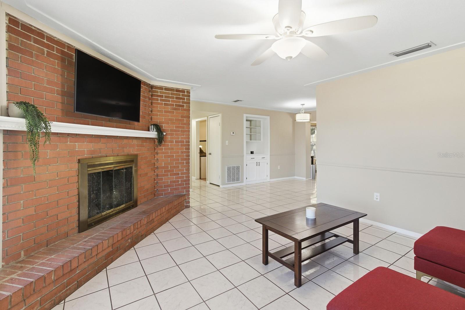 Listing photo id 5 for 1411 Crest Drive