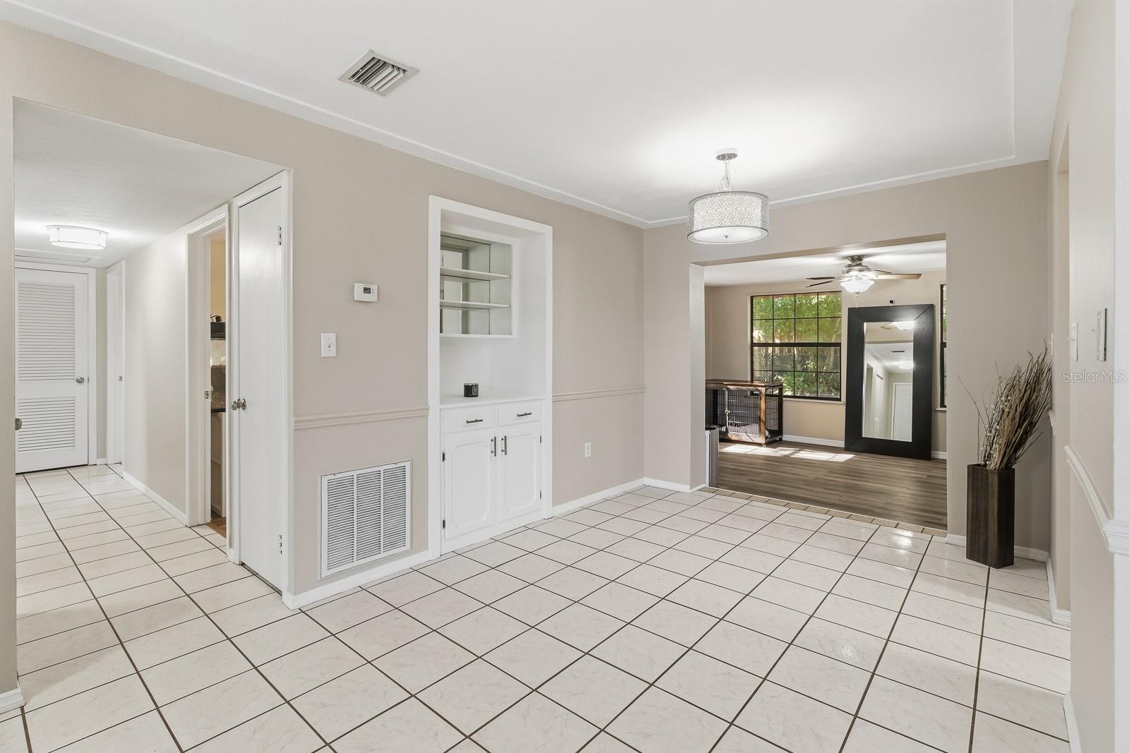 Listing photo id 6 for 1411 Crest Drive