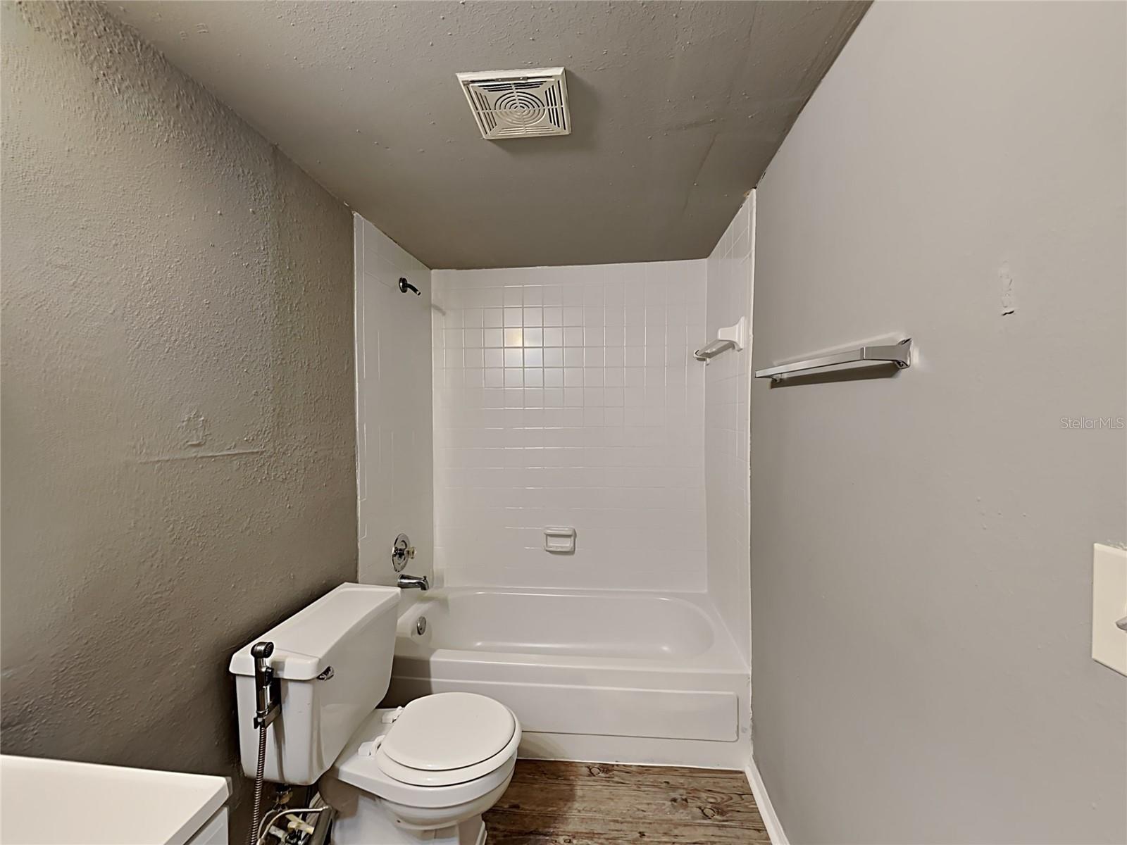 Image 13 of 14 For 476 Banyon Tree Circle 102