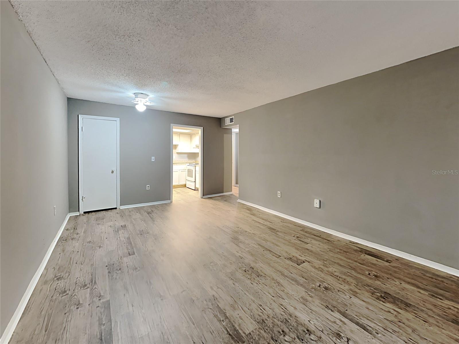 Image 3 of 14 For 476 Banyon Tree Circle 102