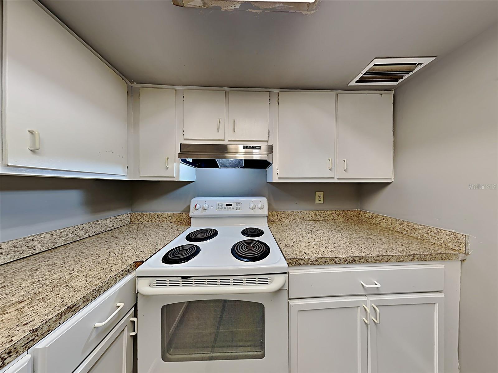 Image 6 of 14 For 476 Banyon Tree Circle 102