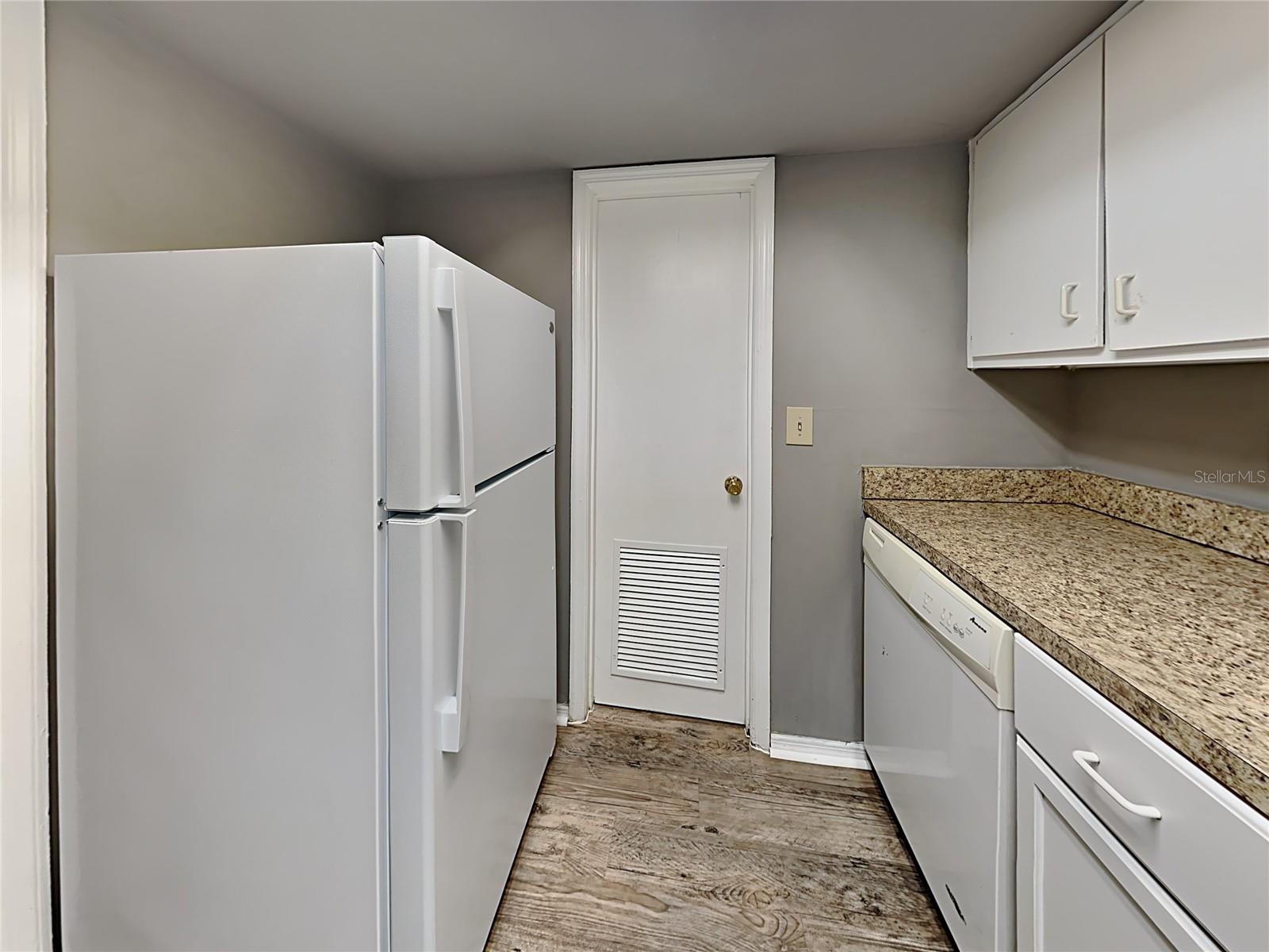 Image 7 of 14 For 476 Banyon Tree Circle 102