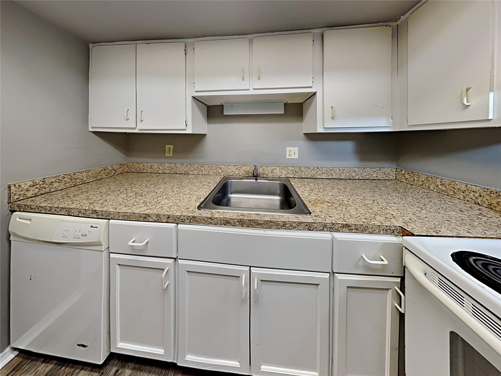 Image 8 of 14 For 476 Banyon Tree Circle 102